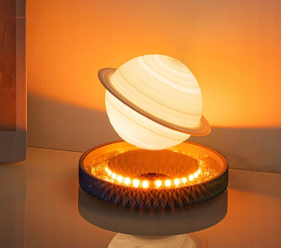 SaturnGlow Lamp